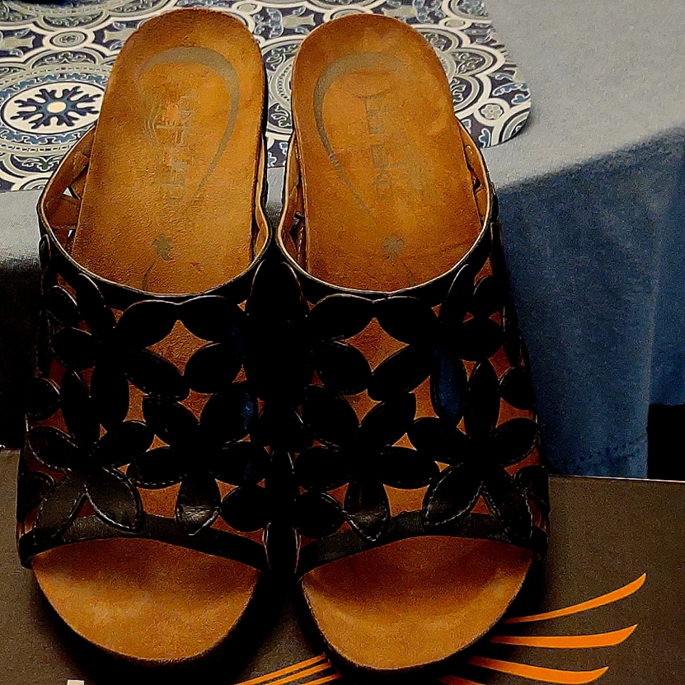 Dansko Clarissa Full Grain Black size 37 shoes (worn twice)
